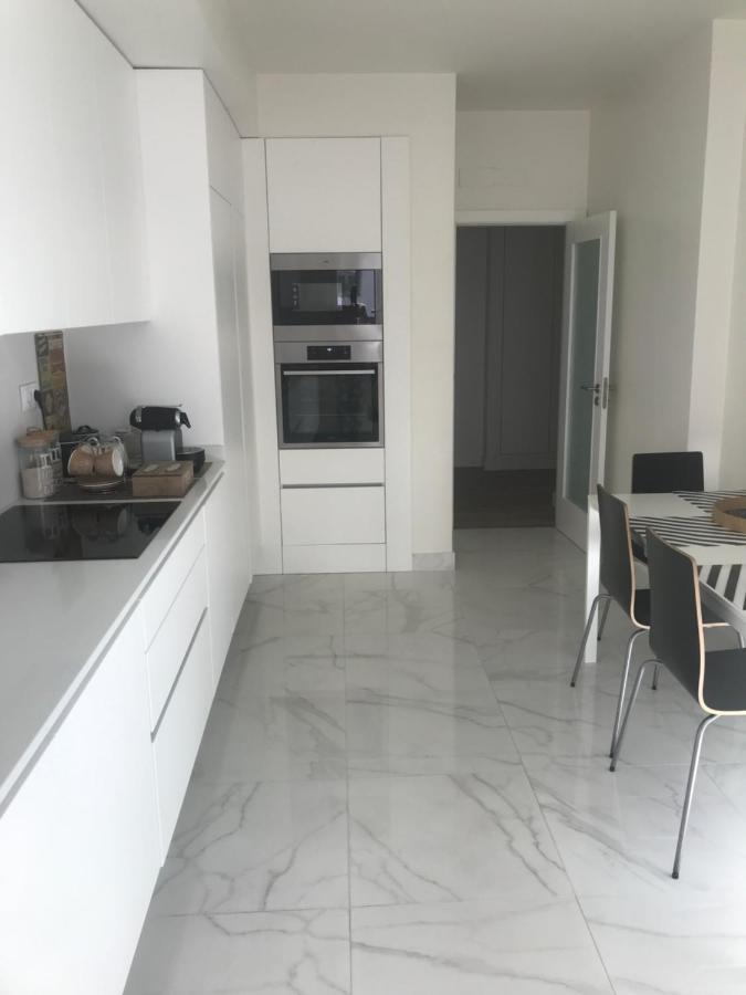 Modern Double Room With Private Balcony Монтижу Экстерьер фото