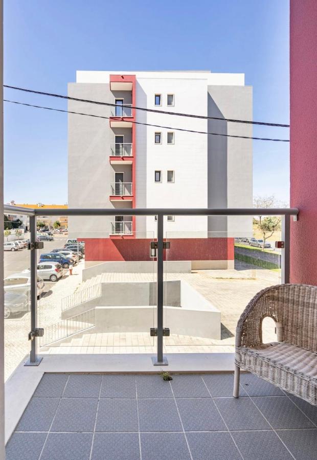 Modern Double Room With Private Balcony Монтижу Экстерьер фото
