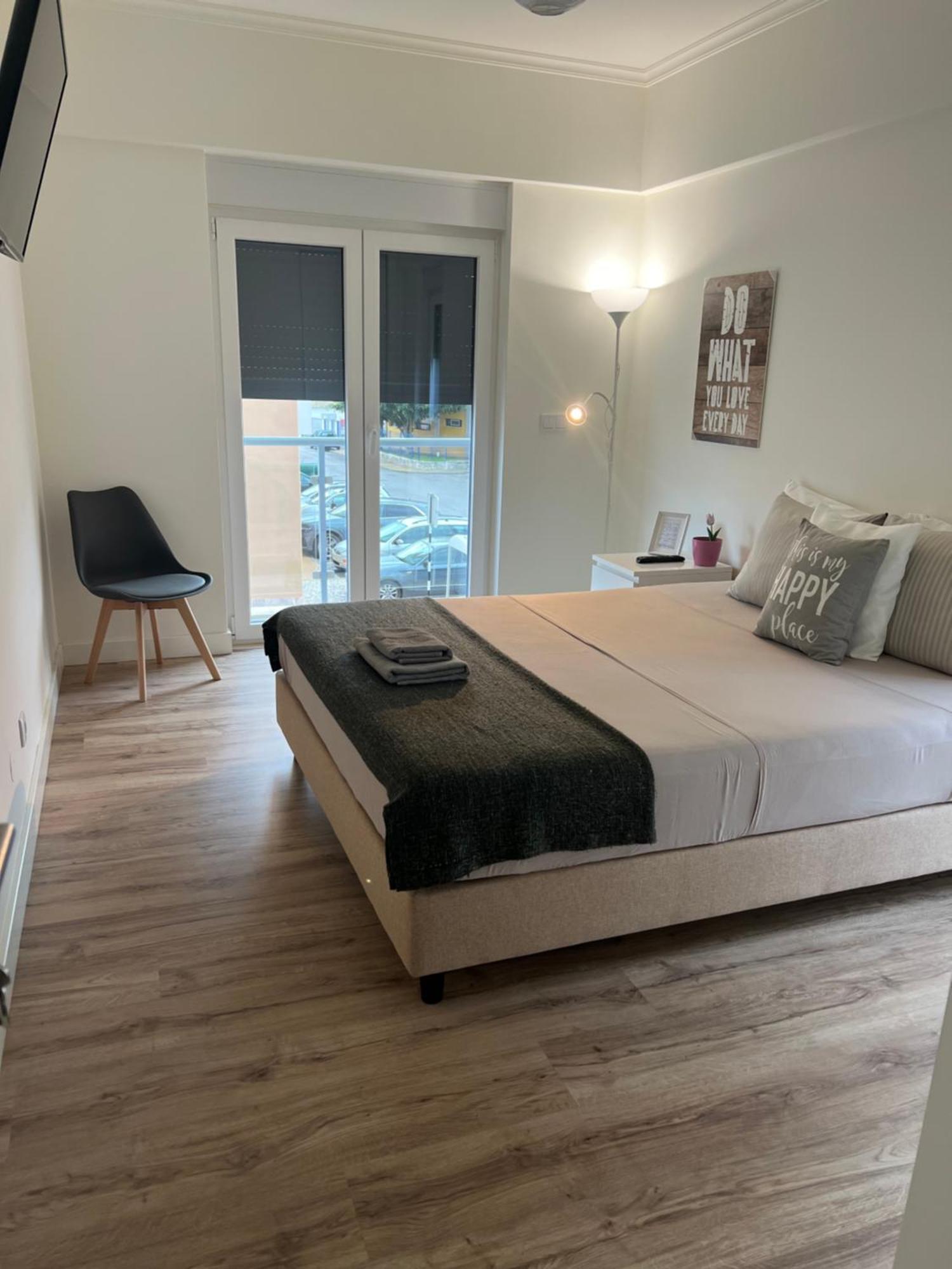 Modern Double Room With Private Balcony Монтижу Экстерьер фото