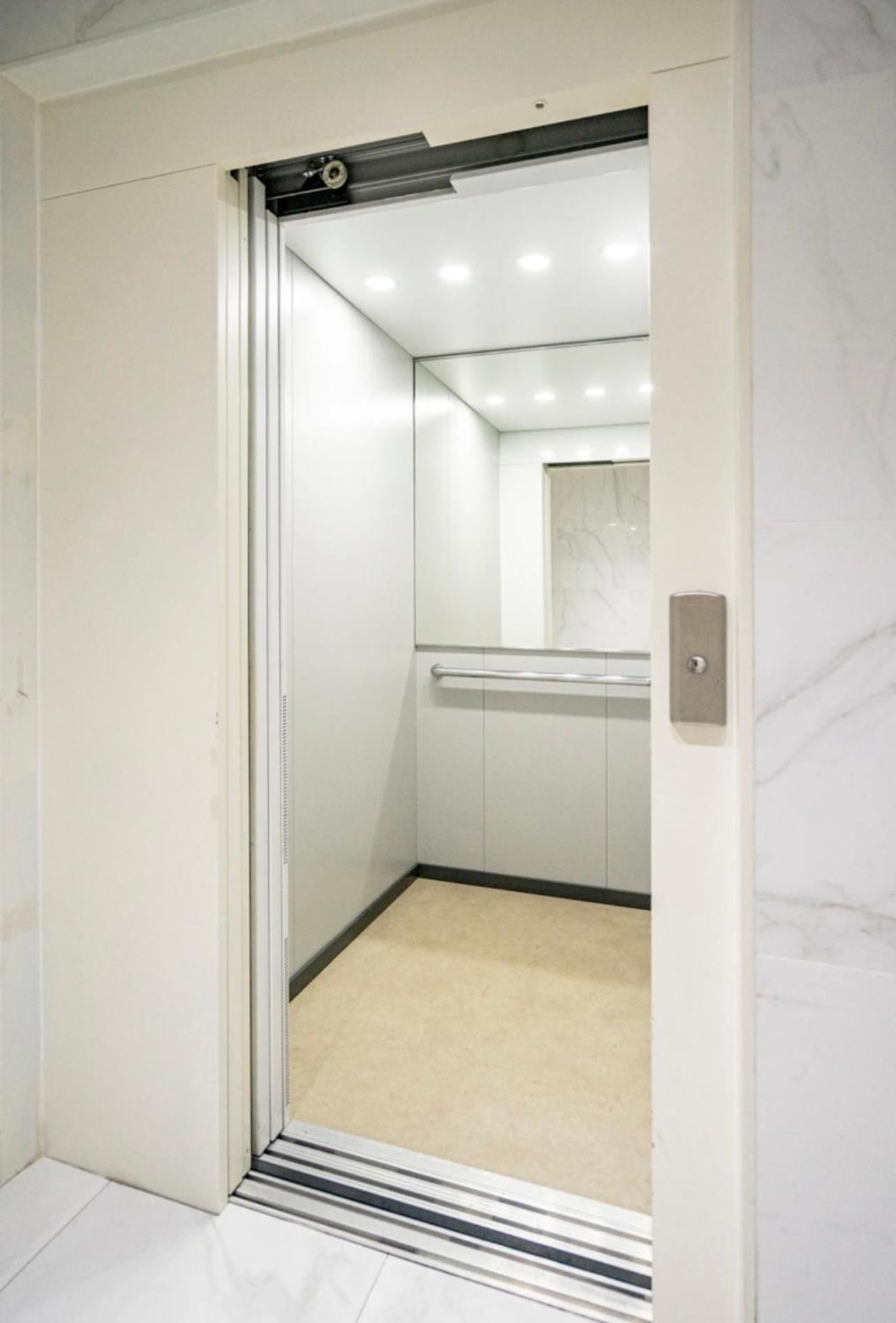 Modern Double Room With Private Balcony Монтижу Экстерьер фото