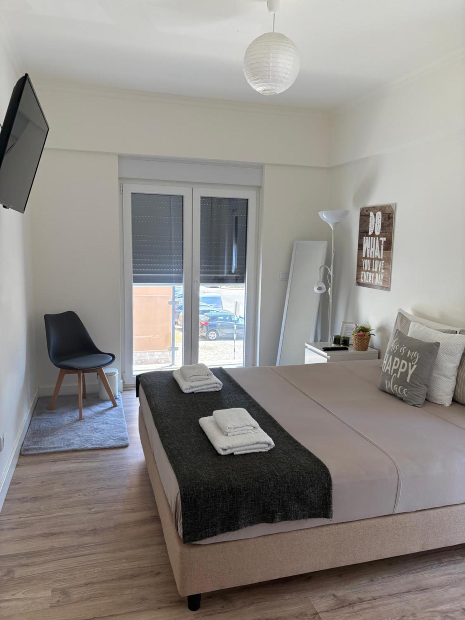 Modern Double Room With Private Balcony Монтижу Экстерьер фото